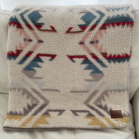 Pendleton Bedding Pendleton Aztec Southwestern Cozy Cream